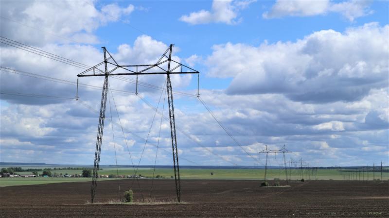 «Россети» установили опоры нового поколения на межсистемной линии 220 кВ, обеспечивающей электроснабжение западных районов Оренбургской области