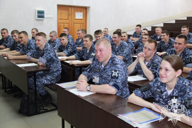 В Центре профессиональной подготовки состоялся выпуск сотрудников вневедомственной охраны Росгвардии