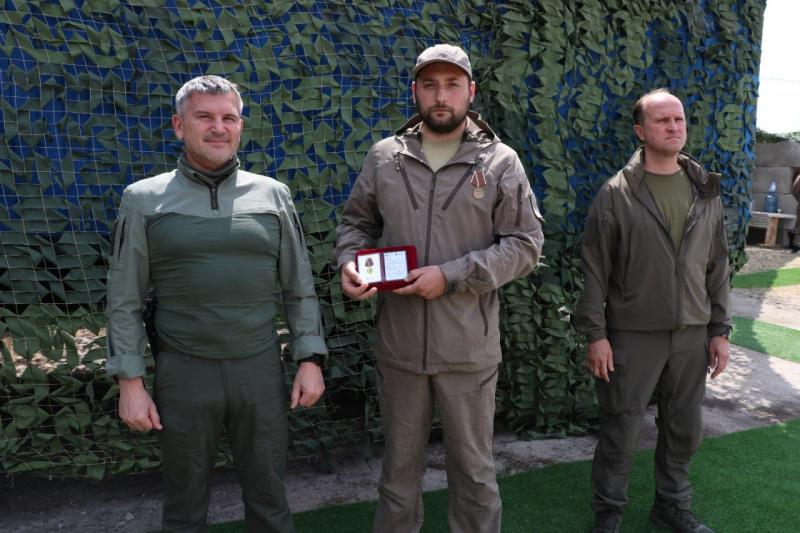 Евгений Ляпунов и Игорь Маковский в Шебекинском районе наградили энергетиков за мужество и самоотверженный труд