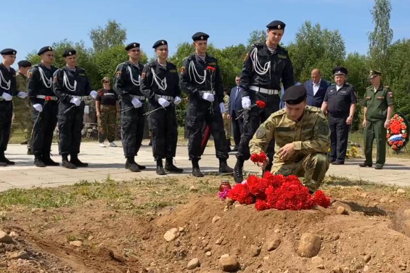 Установлены имена красноармейцев, останки которых подняли столичные росгвардейцы в Новгородской области