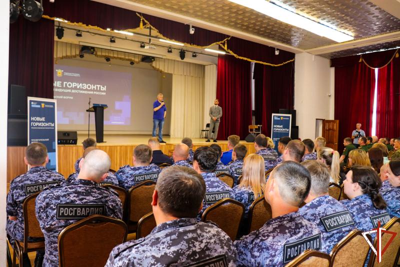 В Йошкар-Оле региональное управление Росгвардии организовало встречу с Героем Российской Федерации - лектором общества «Знание»