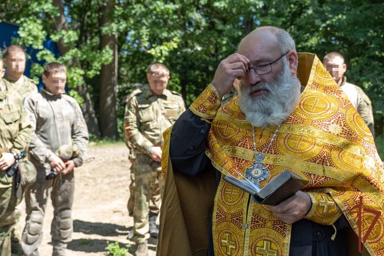 Православный священник посетил военнослужащих Росгвардии в ЛНР