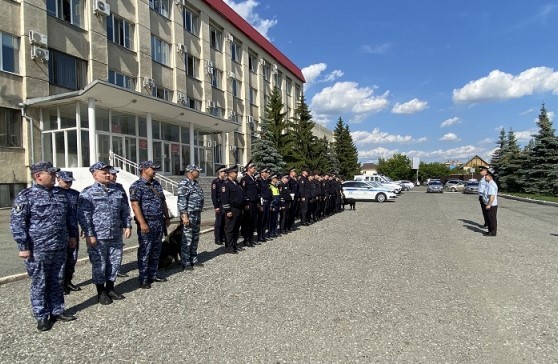 Совместный гарнизонный развод Росгвардии и полиции провели в Шадринске