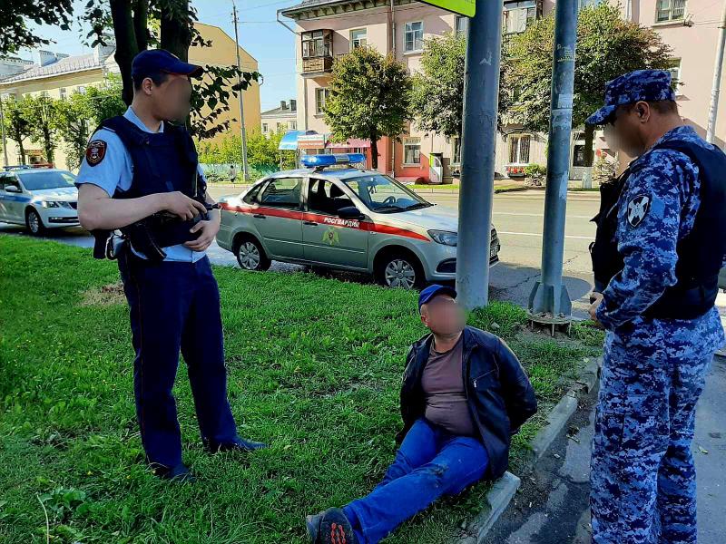 ПАТРУЛЬ РОСГВАРДИИ ПО ГОРЯЧИМ СЛЕДАМ ЗАДЕРЖАЛ ВО ВЛАДИМИРЕ, ПОДОЗРЕВАЕМОГО В УБИЙСТВЕ