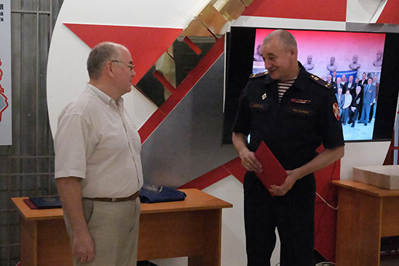 Орловские росгвардейцы поздравили коллектив военно-исторического музея