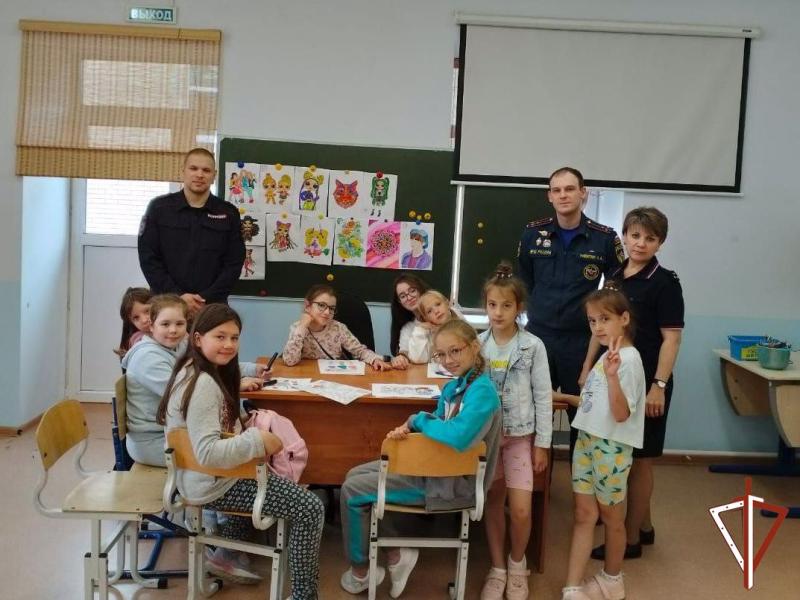 Росгвардия продолжает мероприятия со школьниками в Югре, посвященные всероссийскому проекту «Каникулы с Росгвардией»