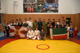 Офицер Росгвардии провел мастер-класс по рукопашному бою для воспитанников спортивной школы в Чеченской Республике