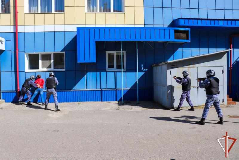 В Марий Эл сотрудники Росгвардии приняли участие во всероссийских антитеррористических учениях в преддверии нового учебного года