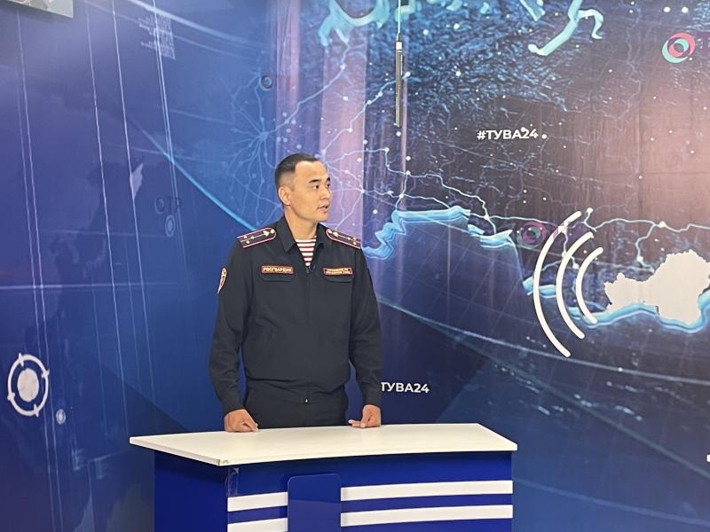 Инспектор Росгвардии в эфире телеканала «Тува 24» призвал владельцев оружия к добросовестному отношению к документам
