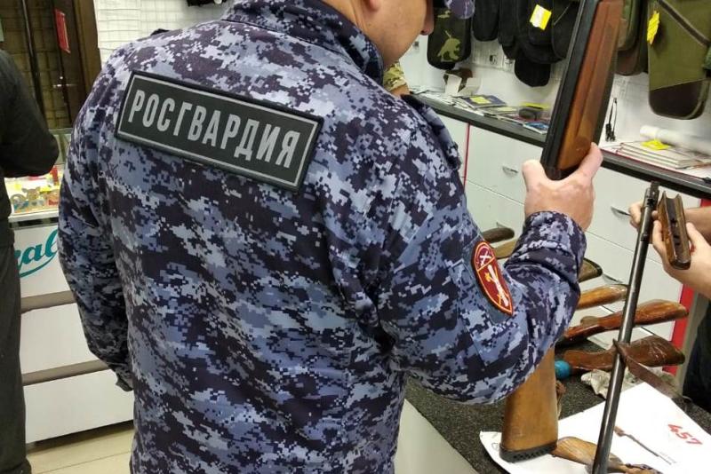 Росгвардия продолжает проводить профилактические проверки среди владельцев гражданского оружия в Кузбассе