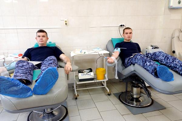 Росгвардейцы сдали кровь для медучреждений Курганской области