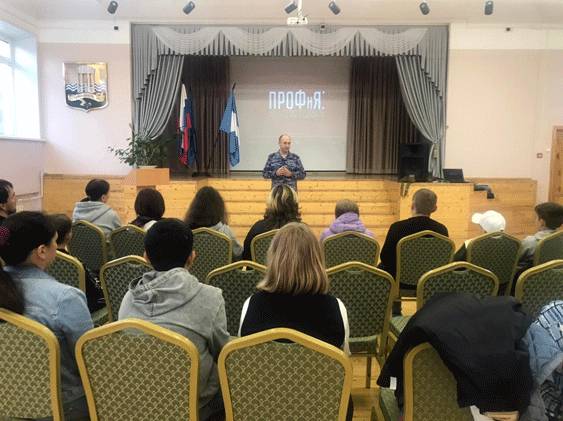 В Ульяновске офицер Росгвардии встретился с родителями воспитанников «Гвардейской смены»