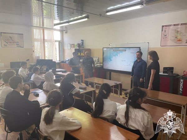 РОСГВАРДЕЙЦЫ ПРОВЕЛИ В ДАГЕСТАНСКИХ ШКОЛАХ ТЕМАТИЧЕСКИЕ ЗАНЯТИЯ, ПОСВЯЩЕННЫЕ ПОБЕДЕ В КУЛИКОВСКОЙ БИТВЕ