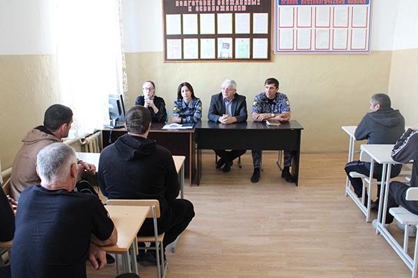 В колонии-поселении № 8 рассказали осужденным о трудоустройстве после освобождения из мест лишения свободы