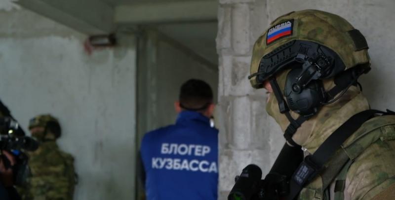 Росгвардейцы продемонстрировали свои навыки кузбасским журналистам и блогерам