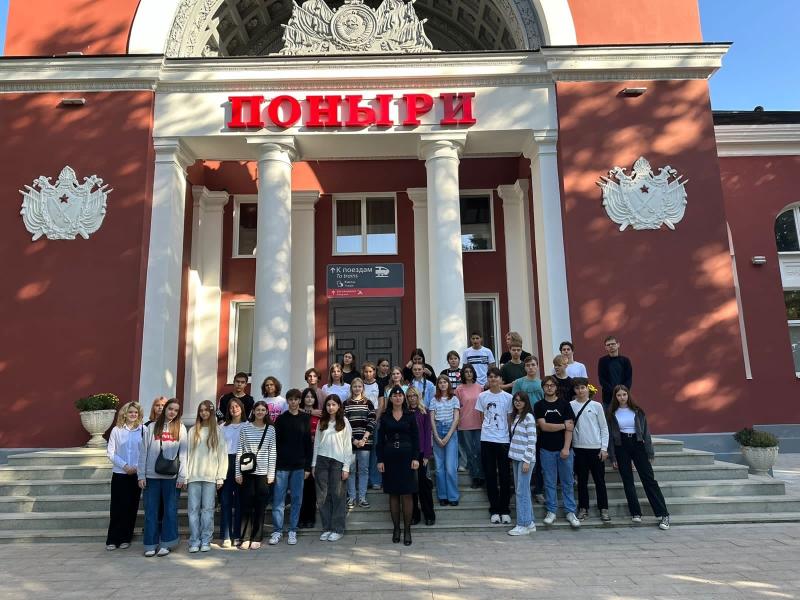 Сотрудники Белгородского ЛО сопроводили  школьников к мемориалу «Курская битва» в Поныри