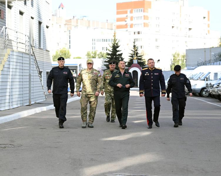 КОМАНДУЮЩИЙ ЦЕНТРАЛЬНЫМ ОКРУГОМ РОСГВАРДИИ ПРОИНСПЕКТИРОВАЛ ПОДРАЗДЕЛЕНИЯ ВЕДОМСТВА В ВОРОНЕЖСКОЙ ОБЛАСТИ
