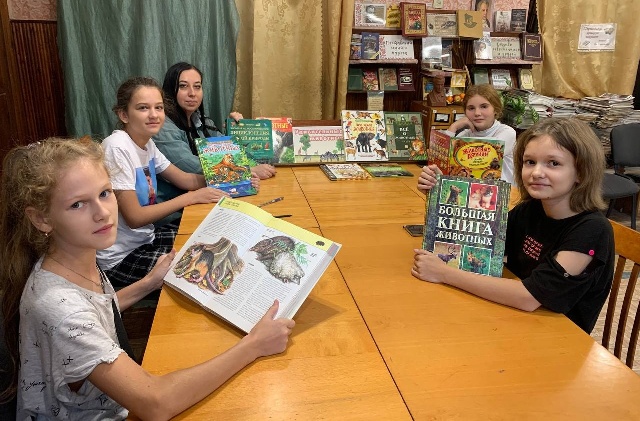 Блиц-викторина «Кто вокруг живет, что вокруг растет», ко Всемирному дню защиты животных