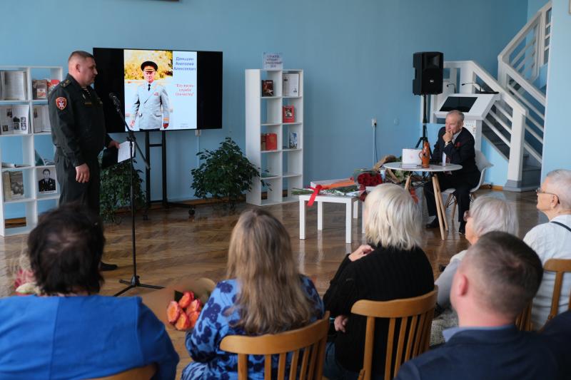 РОСГВАРДЕЙЦЫ ВСТРЕТИЛИСЬ С ПОЧЕТНЫМ ГРАЖДАНИНОМ ГОРОДА КУРСКА