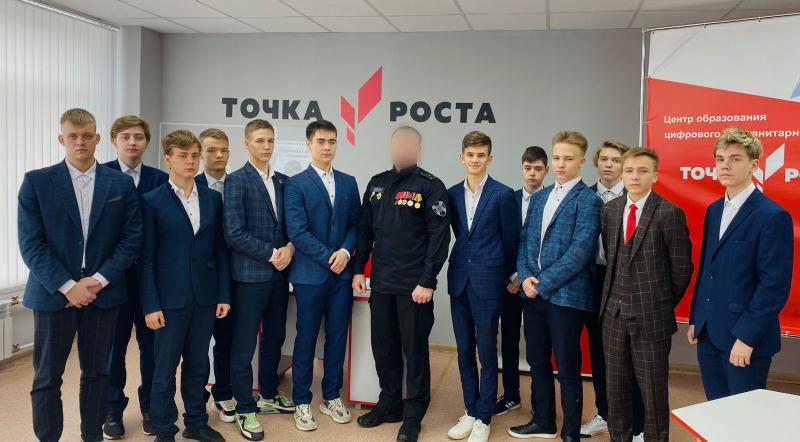 В Рузаевке росгвардеец провел урок мужества для будущих выпускников школы №10