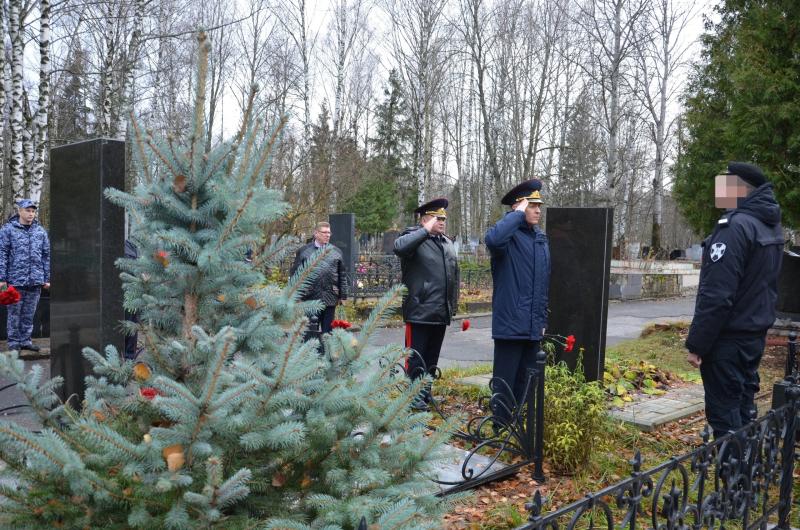 Руководство Управления Росгвардии по Пензенской области почтило память сослуживцев, погибших при исполнении служебного долга