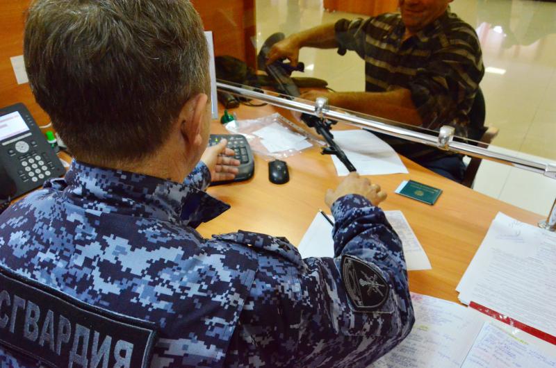 Росгвардейцы за неделю проверили около 70 владельцев оружия в Тамбовской области