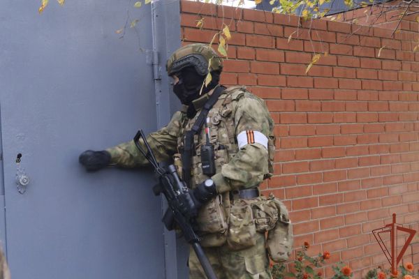 Спецназ Росгвардии задержал подозреваемого в совершении преступления в ДНР