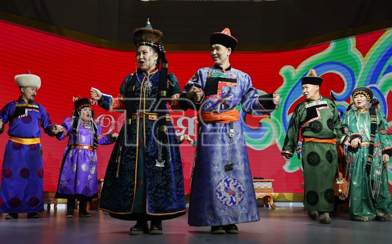 Минкульт Бурятии: "Школьный конкурс среди детей "Алтан баг" в театре "Ульгэр" в столице Бурятии" - 2023 год, Россия, Театр, Дети, Культура - Глава отрасли Соелма Дагаева