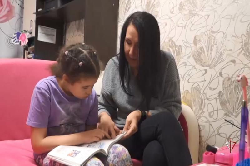 Сюжет о сотруднице Росгвардии ко Дню Матери показали на Ямальском ТВ