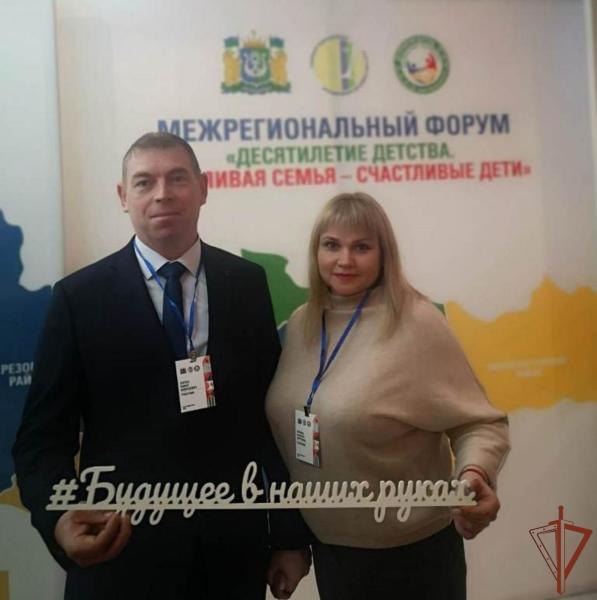 Семье офицера Росгвардии вручены региональные медали «Материнская слава» и «Отцовская слава» в Югре