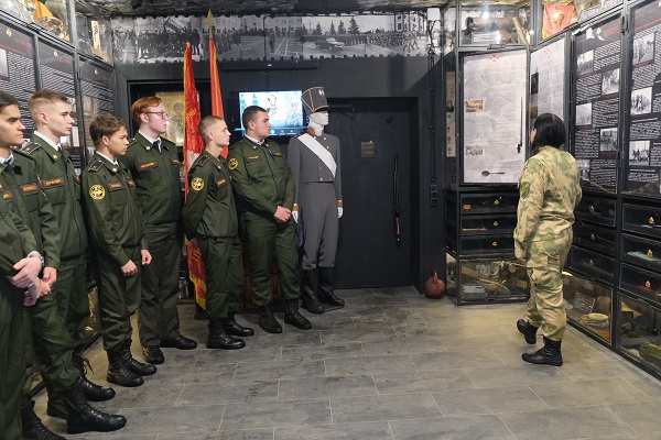 В КУРСКЕ РОСГВАРДЕЙЦЫ РАССКАЗАЛИ О ПЕРВОМ КОМАНДУЮЩЕМ ВНУТРЕННЕЙ СТРАЖЕЙ ЕВГРАФЕ КОМАРОВСКОМ