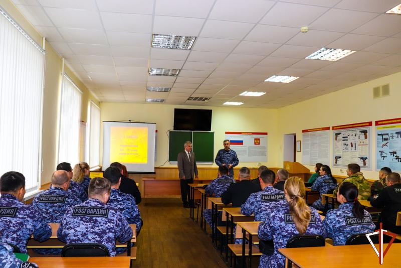 В Йошкар-Оле росгвардейцы встретились с представителем общества «Знание»