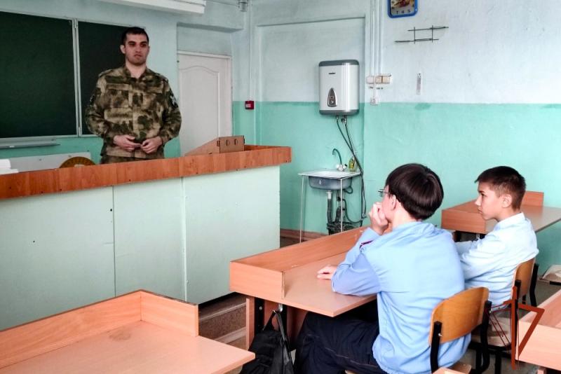 Росгвардейцы рассказали абаканским кадетам о легендарном Синопском сражении