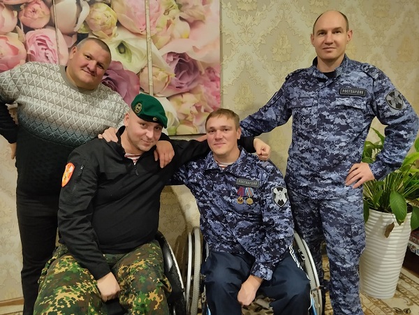 Курские росгвардейцы поздравили ветерана службы с Днем рождения