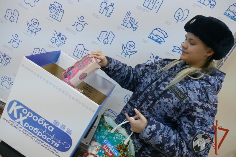 Сотрудники Росгвардии из Иркутской области поддержали благотворительную акцию «Коробка храбрости»