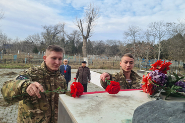 Росгвардейцы приняли участие в памятной акции, приуроченной Дню Неизвестного солдата в Грозном