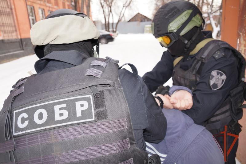 ПРИ УЧАСТИИ СОТРУДНИКОВ СОБР РОСГВАРДИИ В ИРКУТСКЕ ЗАДЕРЖАНЫ ПОДОЗРЕВАЕМЫЕ В УБИЙСТВЕ НЕСОВЕРШЕННОЛЕТНЕГО