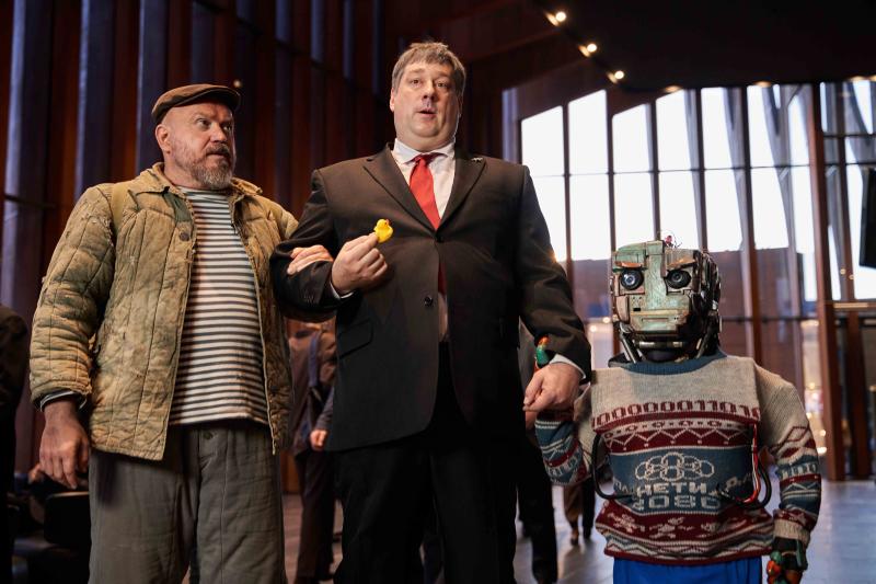 Космо-Россия, фeрма и роботы: на ТНТ выходит фантастичeская комедия «Кибeрдеревня»