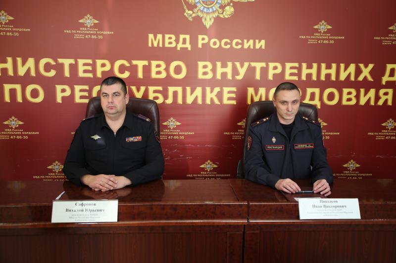 В Мордовии офицер Росгвардии принял участие в пресс-конференция, где обсудили вопросы оборота гражданского оружия в регионе