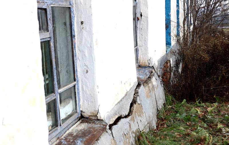Из-за аварийного состояния здания жители посёлка остались без единственной почты