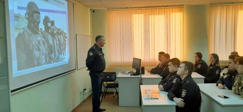 Представитель Новосибирского военного института встретился с будущими абитуриентами в Челябинске