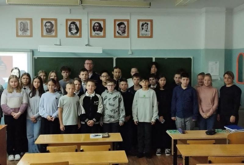 Офицер Росгвардии на Байконуре провел патриотическое мероприятие для школьников