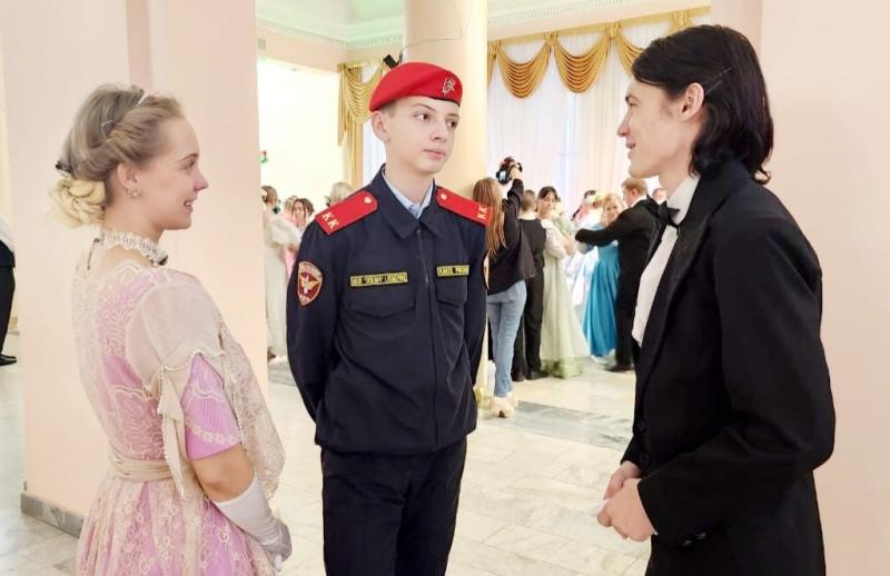 В реконструкции исторического бала приняли участие юнгвардейцы в Кузбассе