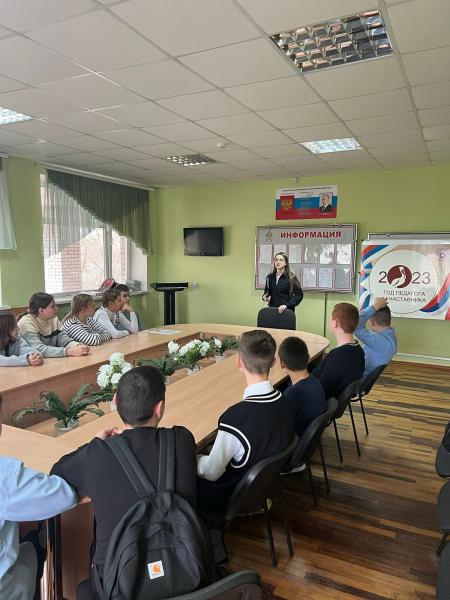 Сотрудники Белгородского ЛО МВД России на транспорте побывали в Обоянской средней школе 