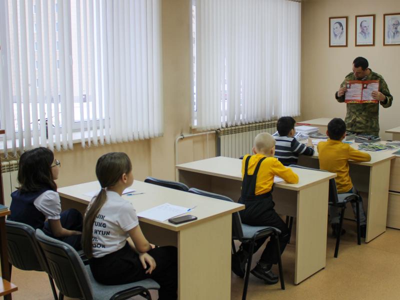 Дети военнослужащих Росгвардии узнали о геройских подвигах своих земляков