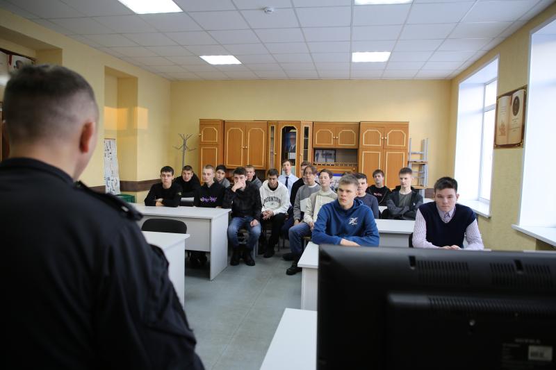 В Мордовии школьники побывали в гостях у спецназа Росгвардии