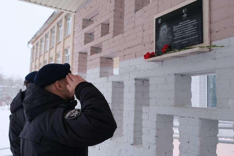 Смоленские росгвардейцы приняли участие в мероприятиях, приуроченных к Дню Героев Отечества