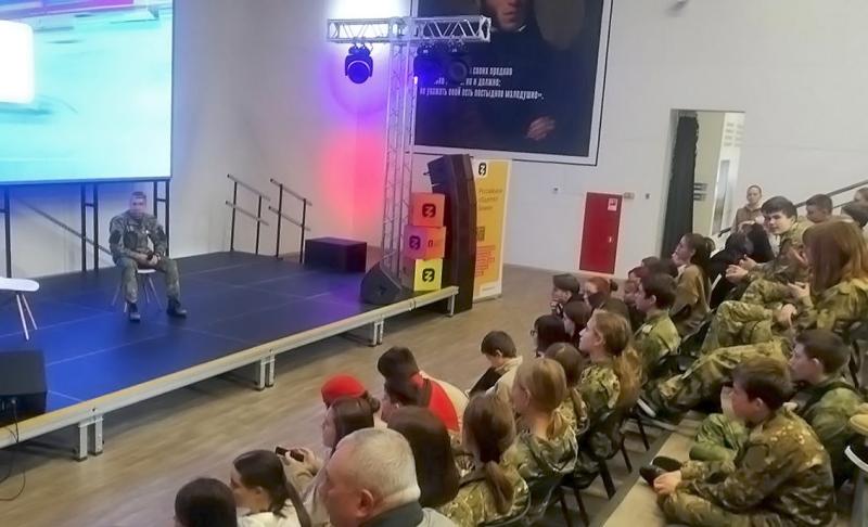 Представители Росгвардии встретились с участниками патриотического
форума общества «Знание» в Мелитополе