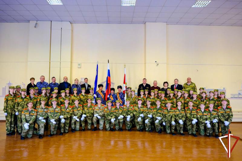 В преддверии Дня Героев Отечества ученики Йошкар-Олинской гимназии №14 прошли посвящение в кадеты