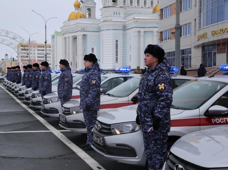 Сотрудникам Управления Росгвардии по Республике Мордовия вручили ключи от нового служебного автотранспорта